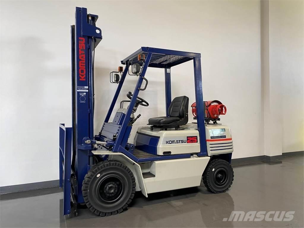 Komatsu FG25T-11E Gázüzemű targoncák
