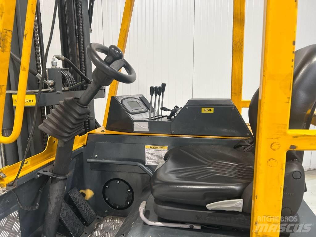 Combilift CBE2500 Tolóoszlopos négyutas targonca