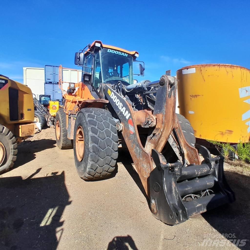 Doosan DL 300-5 Gumikerekes homlokrakodók