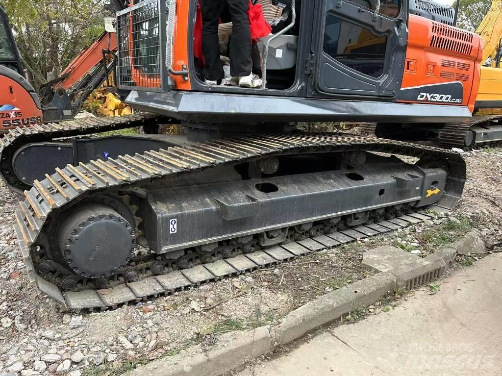 Doosan DX 300 Lánctalpas kotrók