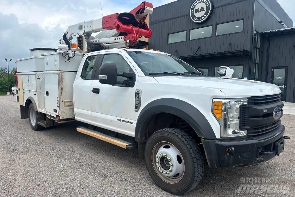 Ford F 550 XL SD Teherautóra szerelt emelők és állványok
