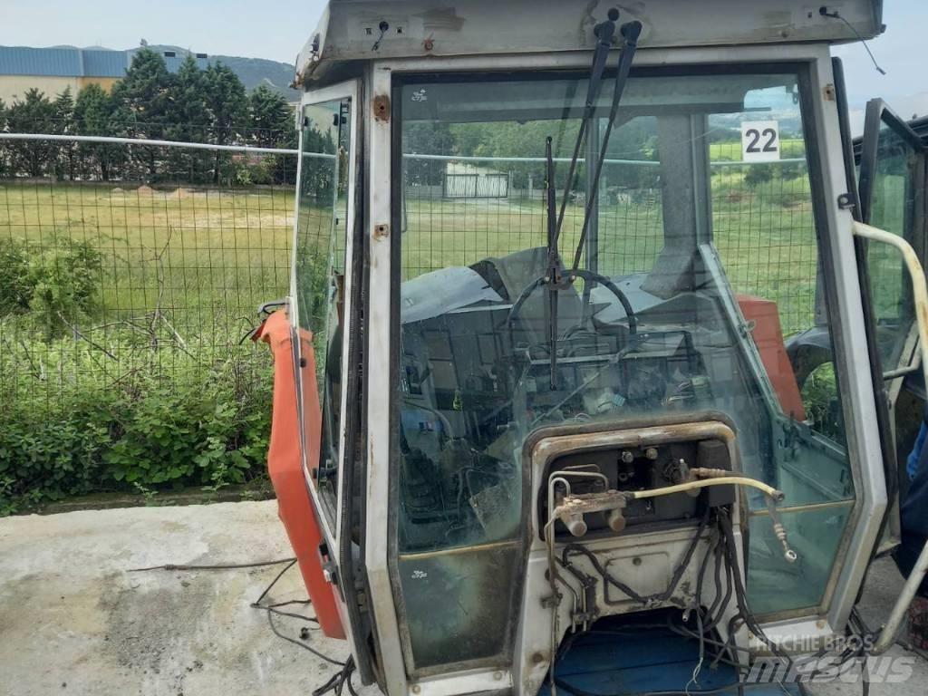 Massey Ferguson 3080 Vezetőfülke és belső tartozékok