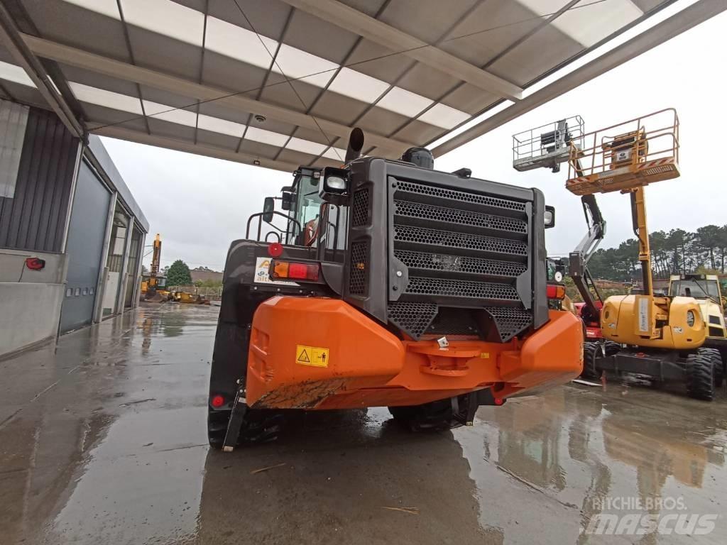Hitachi ZW 310-6 Gumikerekes homlokrakodók