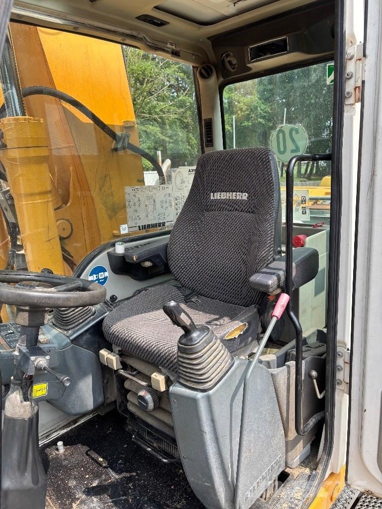 Liebherr A316 Gumikerekes kotrók