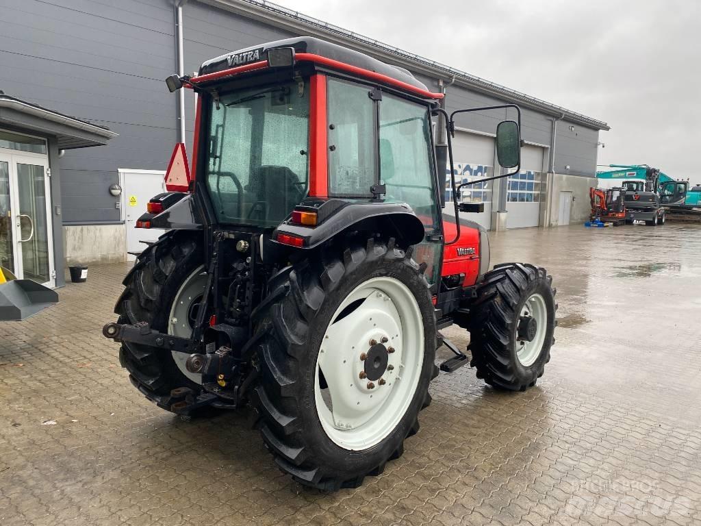 Valtra 700-4 Traktorok