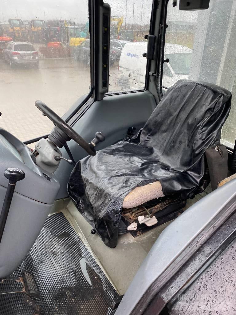 Valtra 700-4 Traktorok