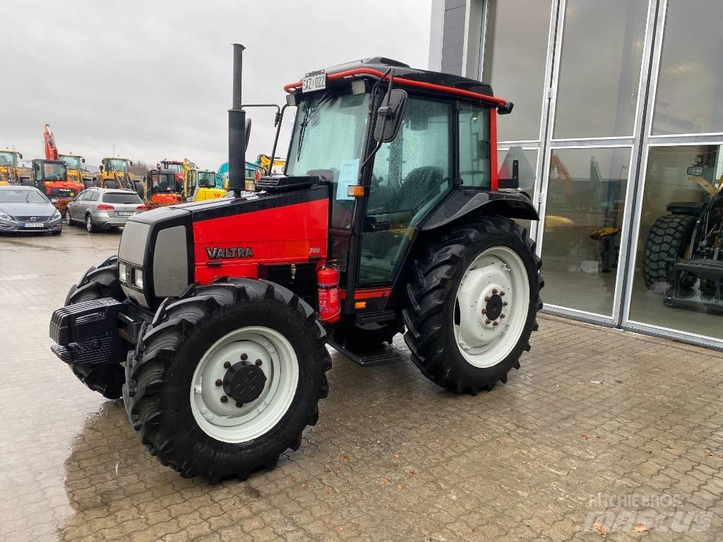 Valtra 700-4 Traktorok