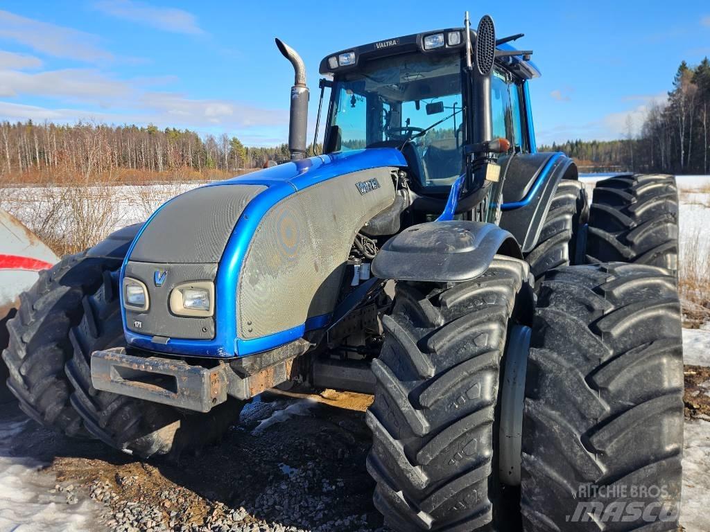 Valtra T 171 Traktorok