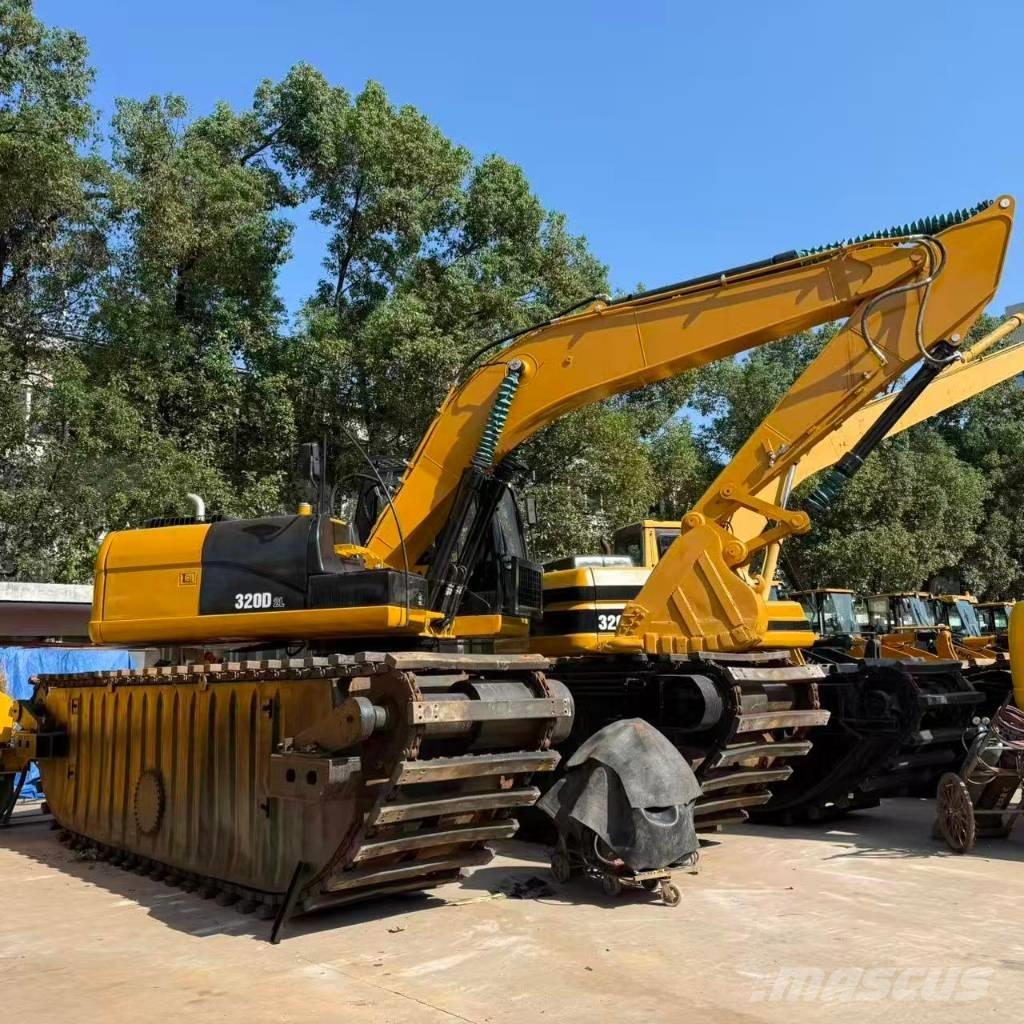 CAT 320D2 Kétéltű markolók