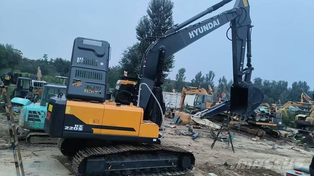 Hyundai HX220S Lánctalpas kotrók