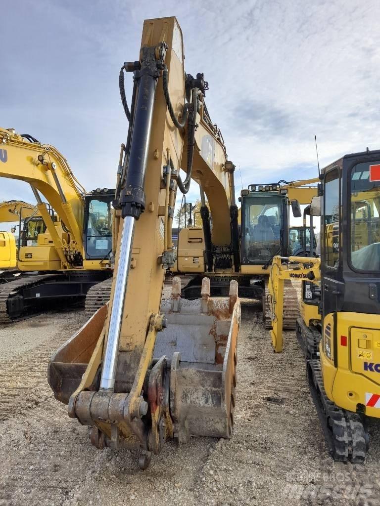 CAT 323 D Lánctalpas kotrók