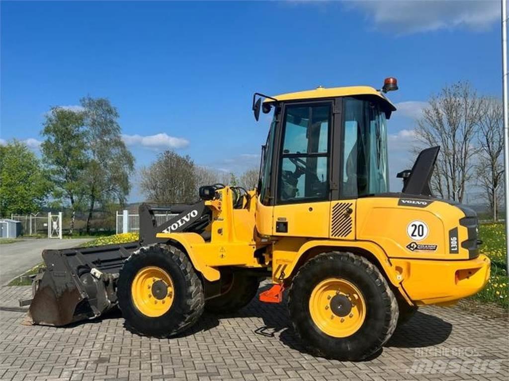 Volvo L30G Gumikerekes homlokrakodók