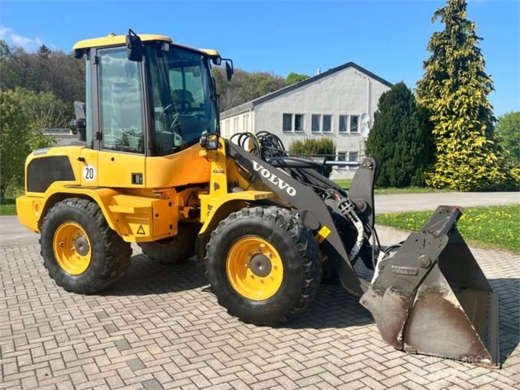 Volvo L30G Gumikerekes homlokrakodók