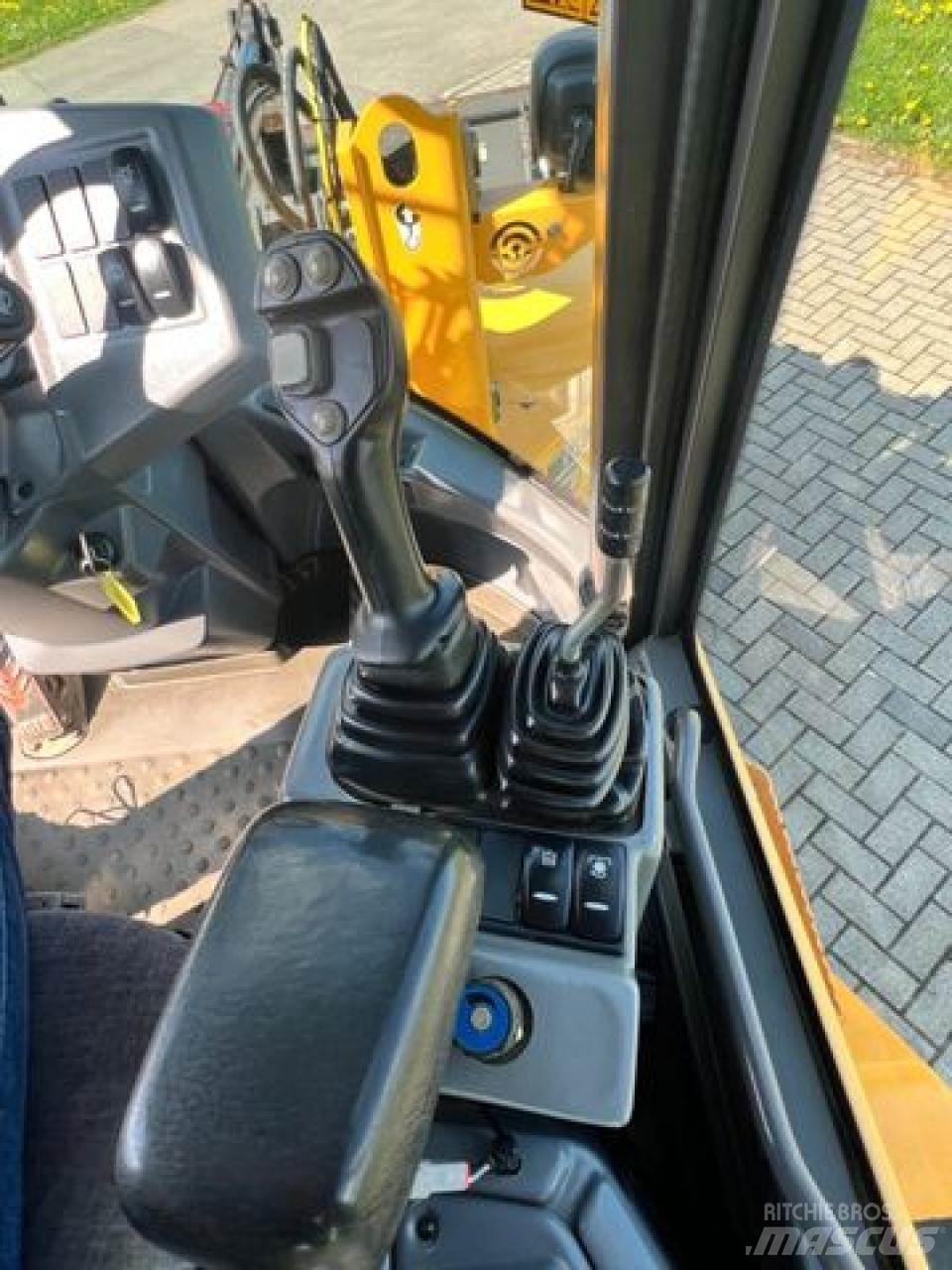 Volvo L30G Gumikerekes homlokrakodók
