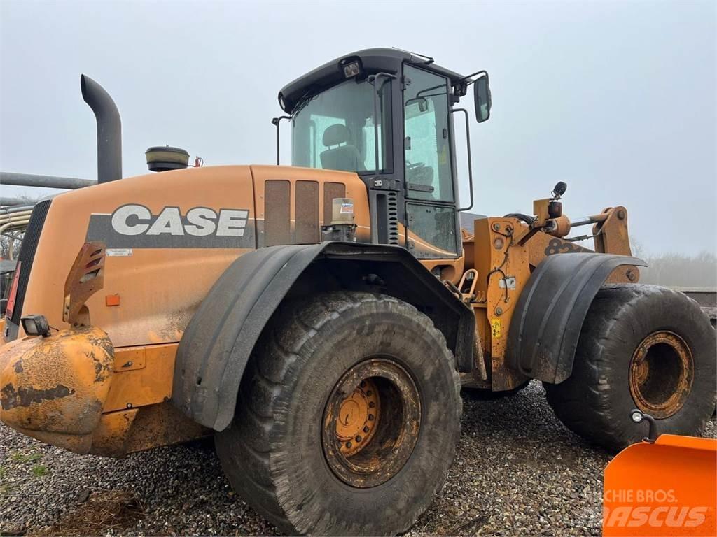 Case IH 821E Gumikerekes homlokrakodók