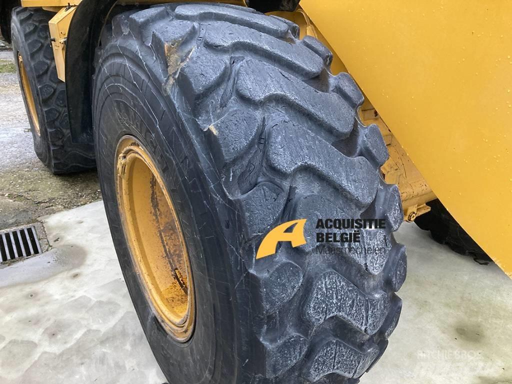 CAT 930M Gumikerekes homlokrakodók