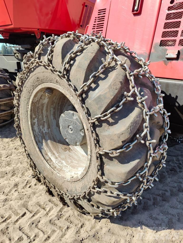 Komatsu 901 TX Betakarítók