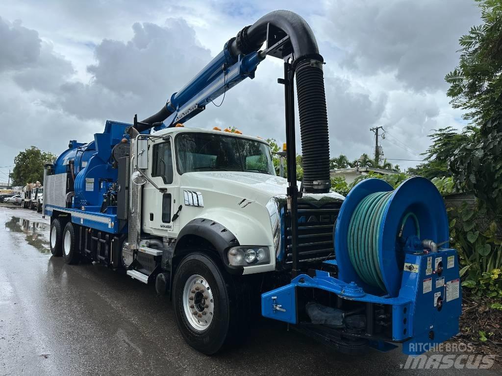 Mack GU713 Vákuum teherautok