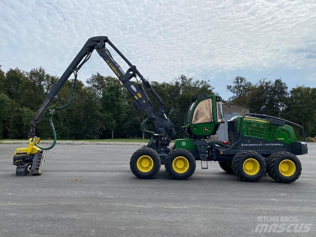 John Deere 1270 G Betakarítók