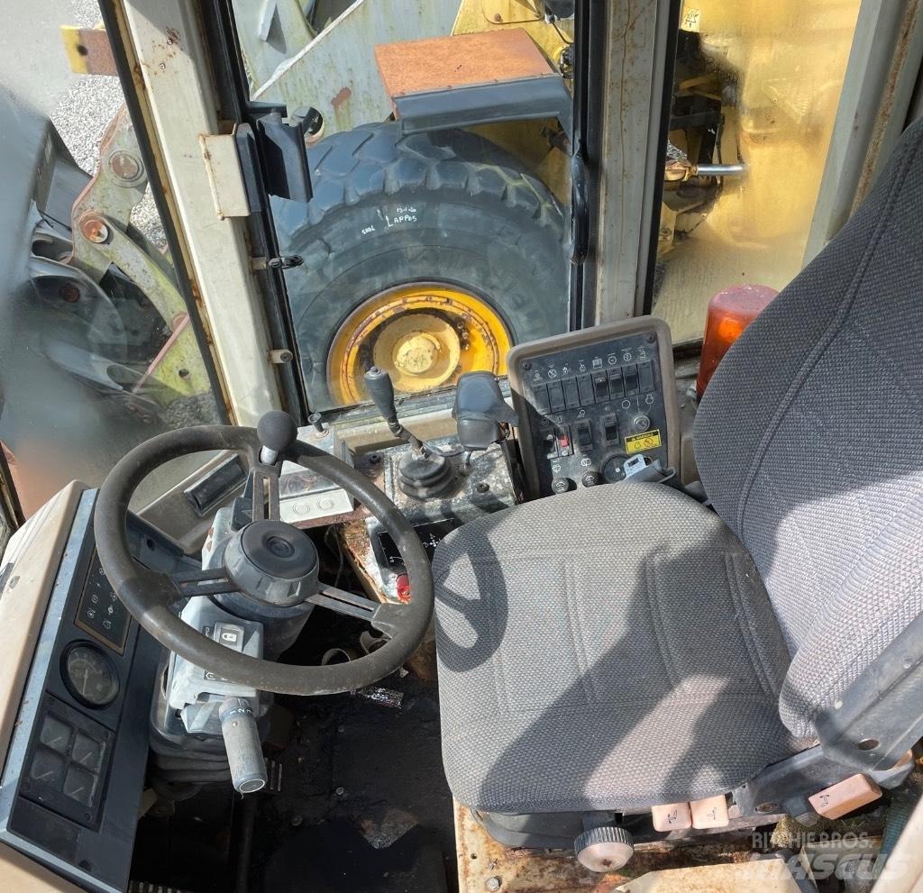 CAT 928F Gumikerekes homlokrakodók