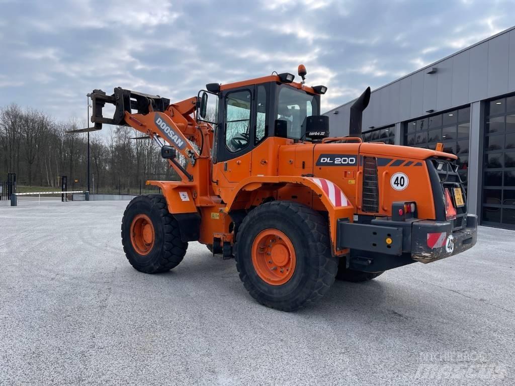 Doosan DL 200 Gumikerekes homlokrakodók