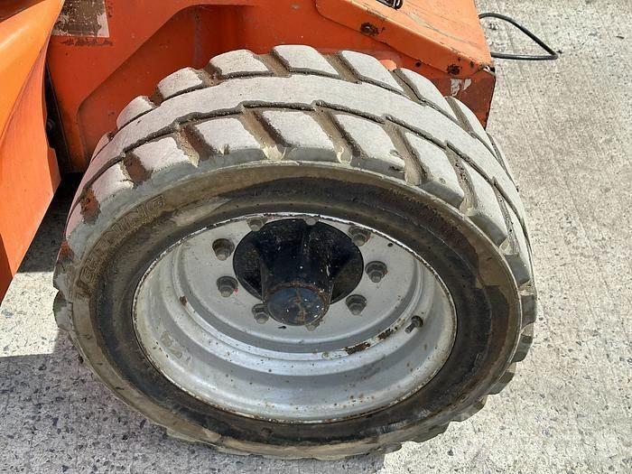 JLG E450 Karos emelők