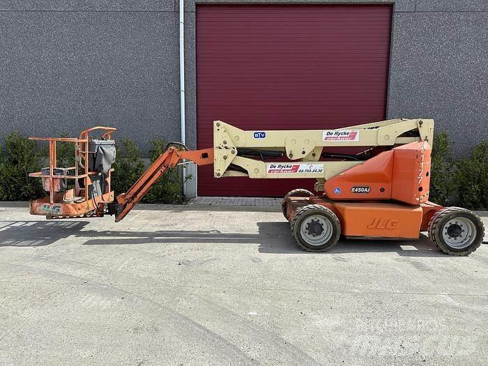 JLG E450 Karos emelők
