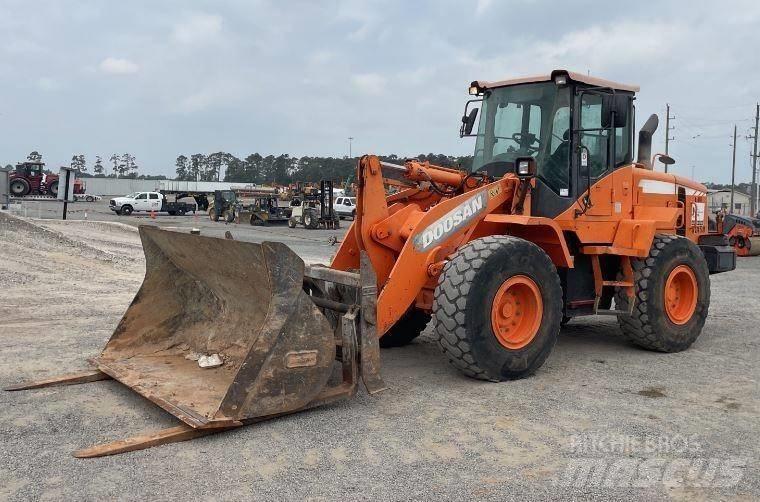 Doosan DL220-3 Gumikerekes homlokrakodók