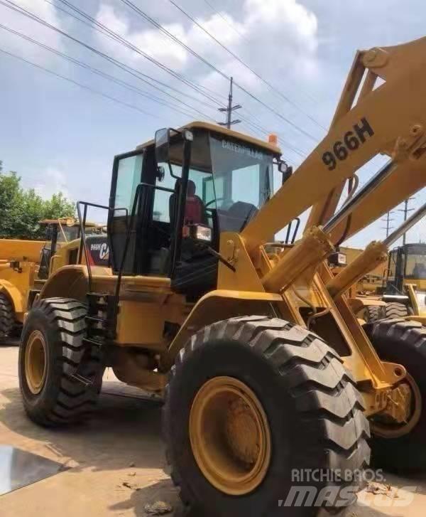 CAT 966 H Gumikerekes homlokrakodók