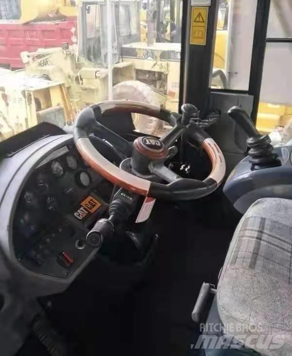 CAT 966 H Gumikerekes homlokrakodók