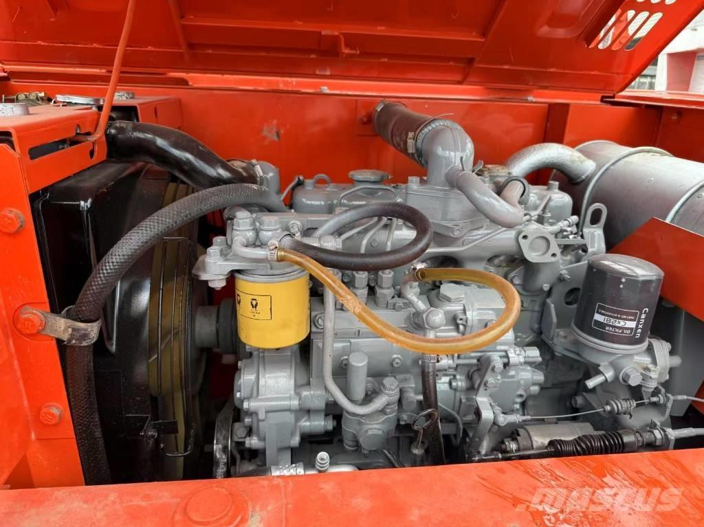 Hitachi Zaxis 60 Lánctalpas kotrók