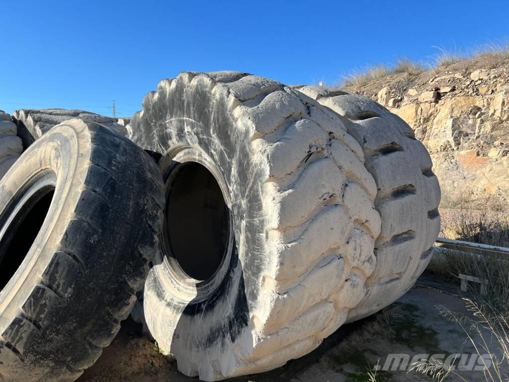 CAT 990 II Gumikerekes homlokrakodók