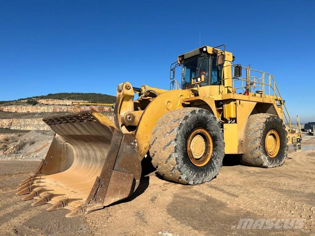 CAT 990 II Gumikerekes homlokrakodók