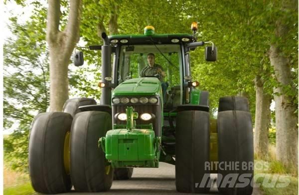 John Deere JD8270 Traktorok