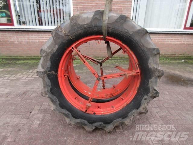Goodyear 13.6/36 Gumiabroncsok, kerekek és felnik