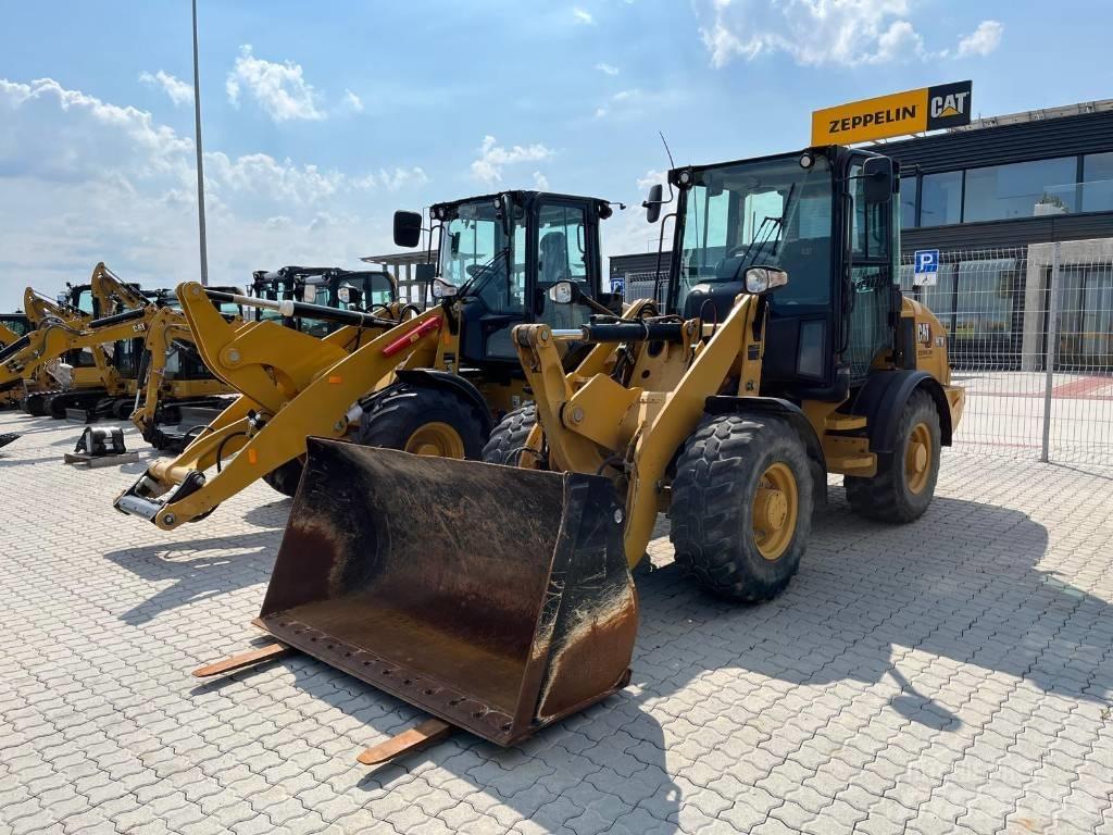 CAT 907 M Gumikerekes homlokrakodók