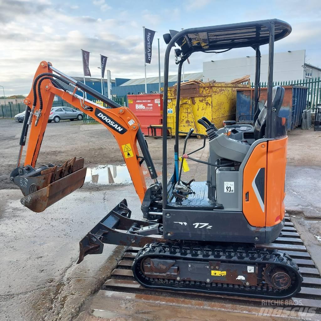 Doosan DX 17 Gumikerekes kotrók