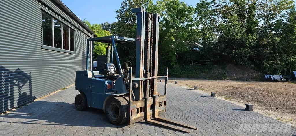 Clark 3 ton diesel Targoncák-Egyéb