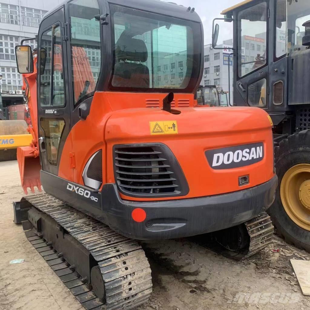 Doosan DX60 Közepes (midi) kotrók 7 t - 12 t