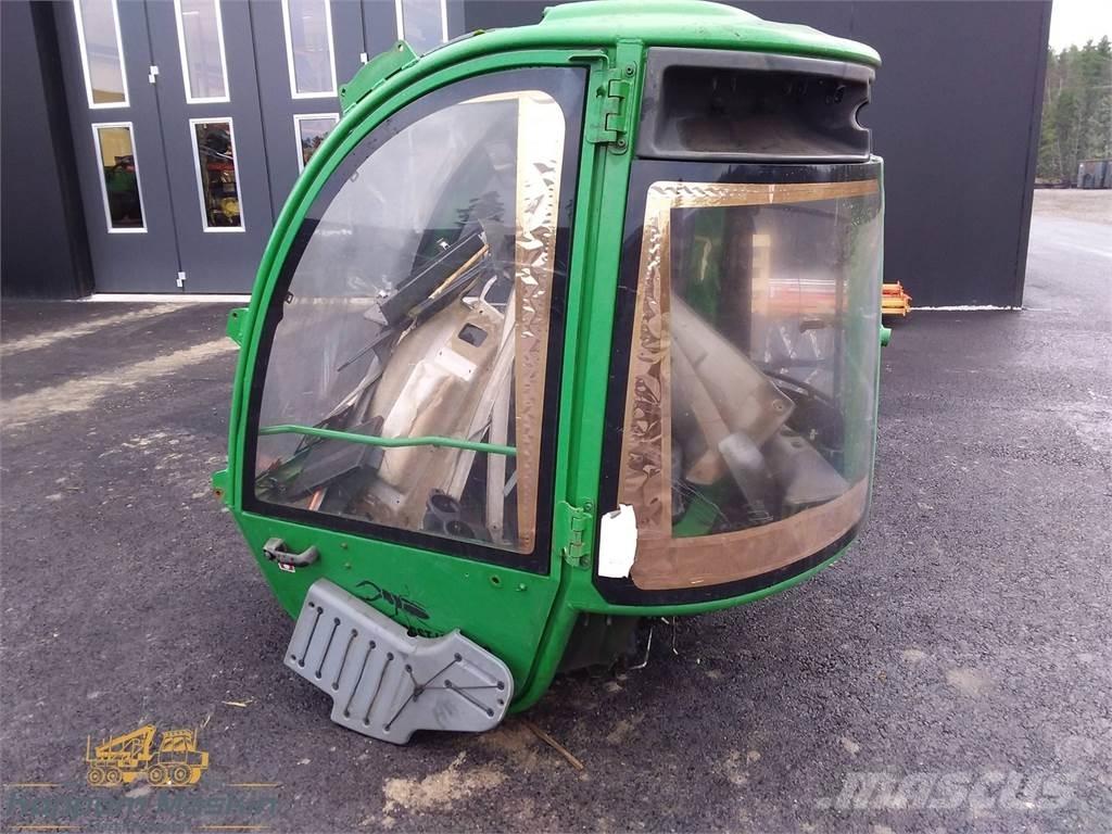John Deere 1910e Vezetőfülke és belső tartozékok