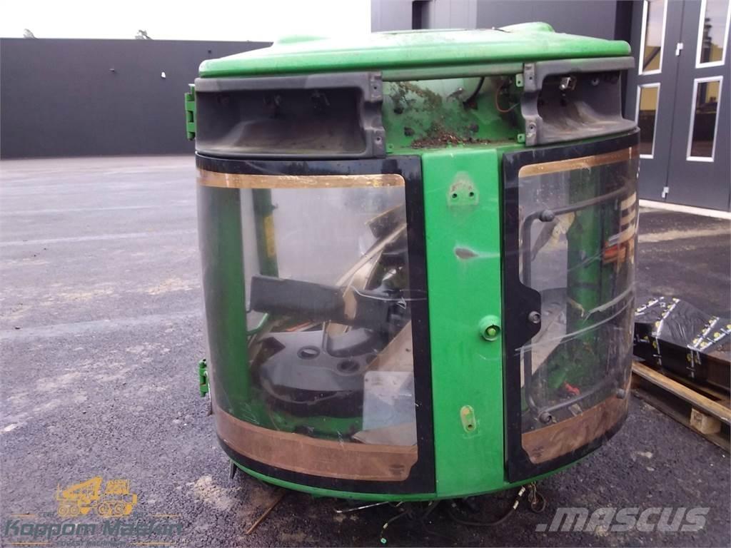 John Deere 1910e Vezetőfülke és belső tartozékok