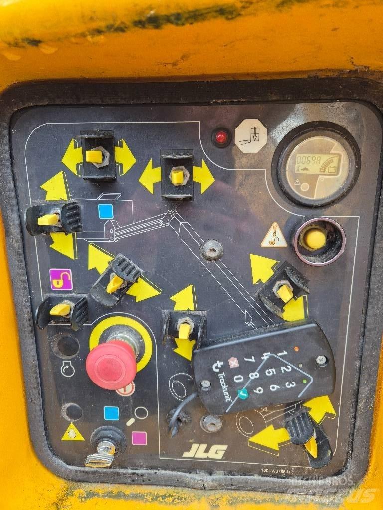 JLG E 600 JP Karos emelők