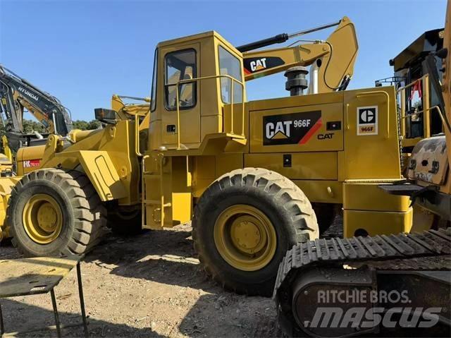 CAT 966 F Gumikerekes homlokrakodók