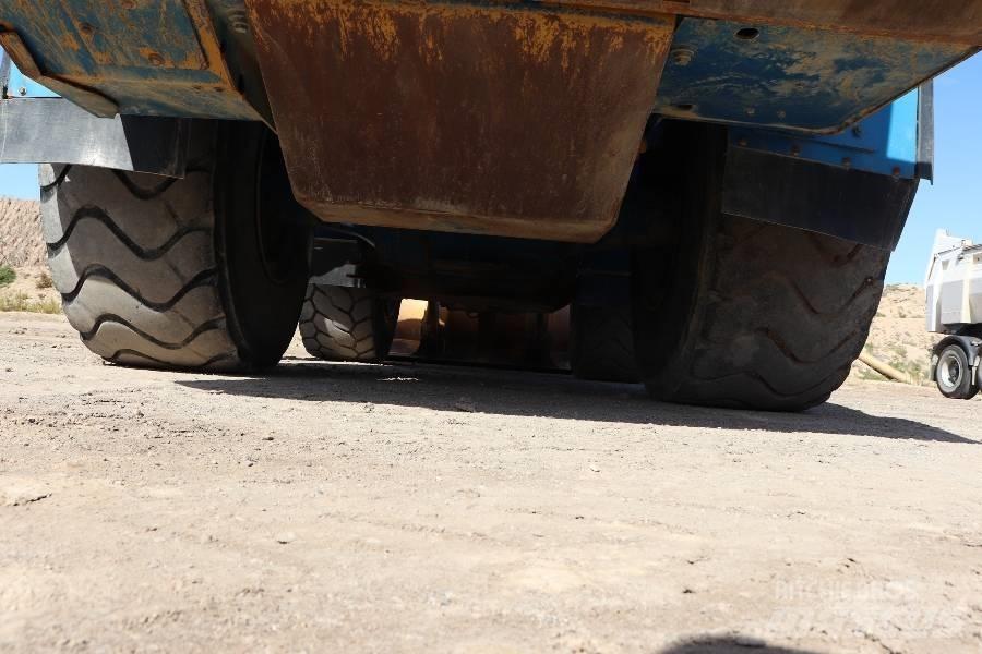 CAT 972 M Gumikerekes homlokrakodók