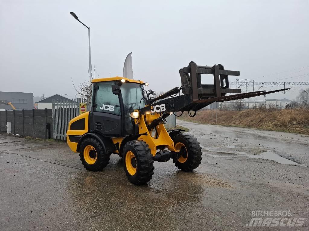 JCB 406 Gumikerekes homlokrakodók