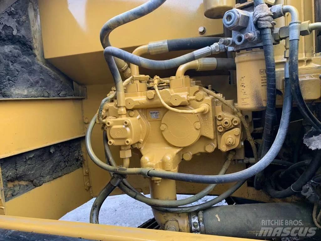 CAT 320C Lánctalpas kotrók