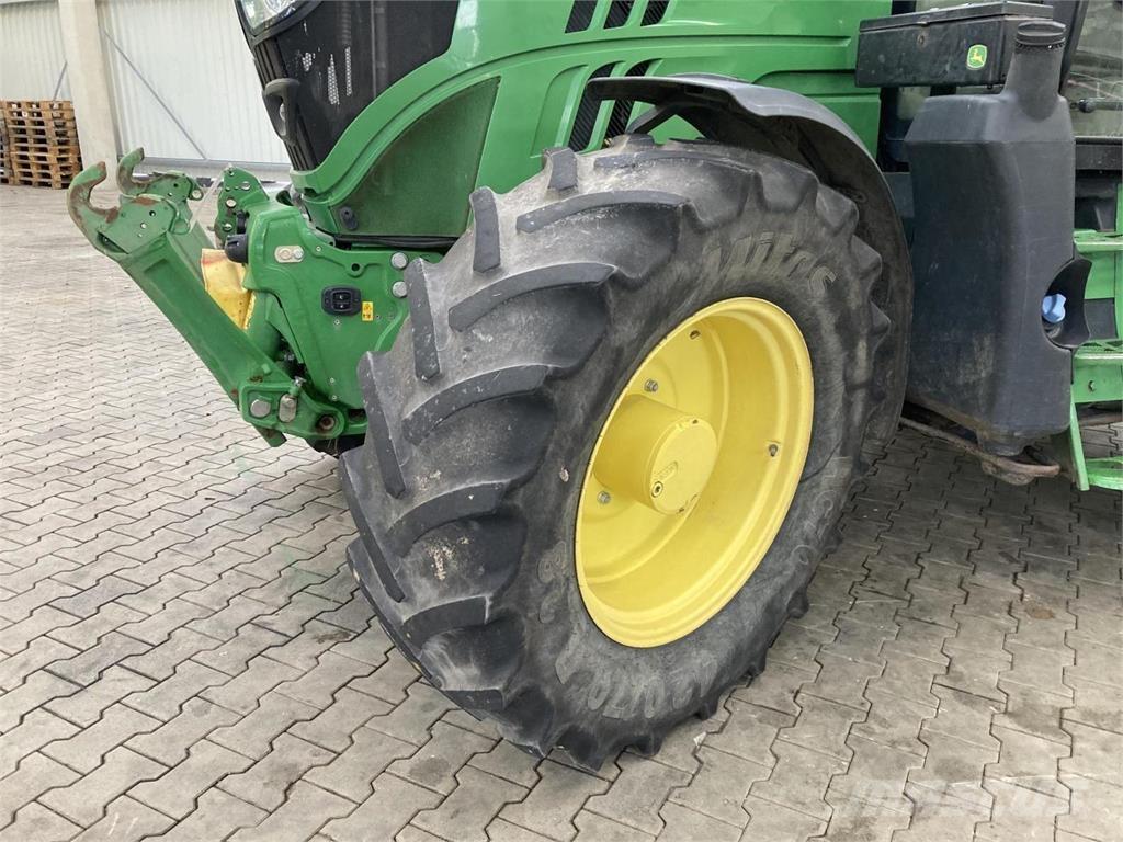 John Deere 6110R Traktorok