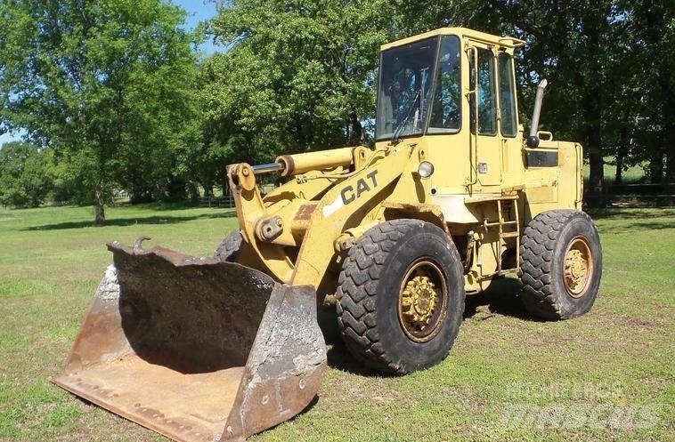 CAT 926 E Gumikerekes homlokrakodók