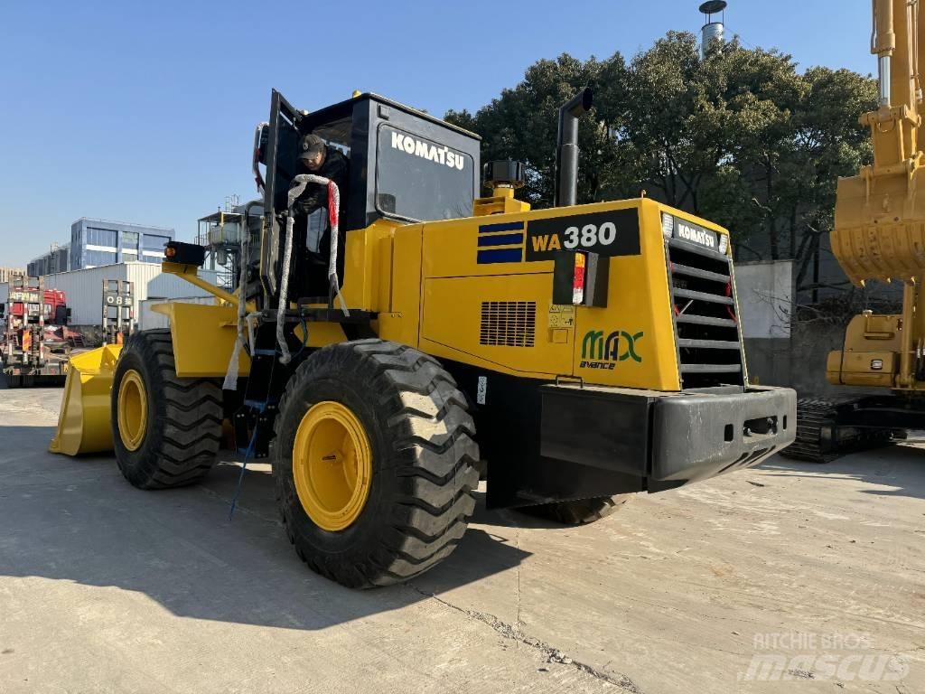 Komatsu WA380-6 Gumikerekes homlokrakodók
