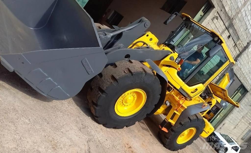 Volvo L 90 F Gumikerekes homlokrakodók